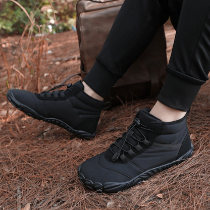 Buty barefoot z elastycznymi sznurówkami wśród jesiennych liści