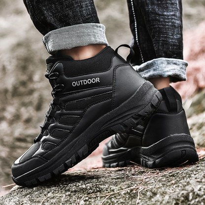 Czarne buty trekkingowe męskie za kostkę z chwytną podeszwą