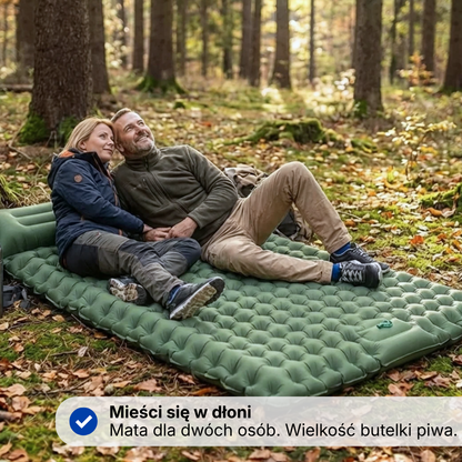 Dmuchana mata campingowa dla dwóch osób – wytrzymała, z wbudowaną poduszką i pompką nożną