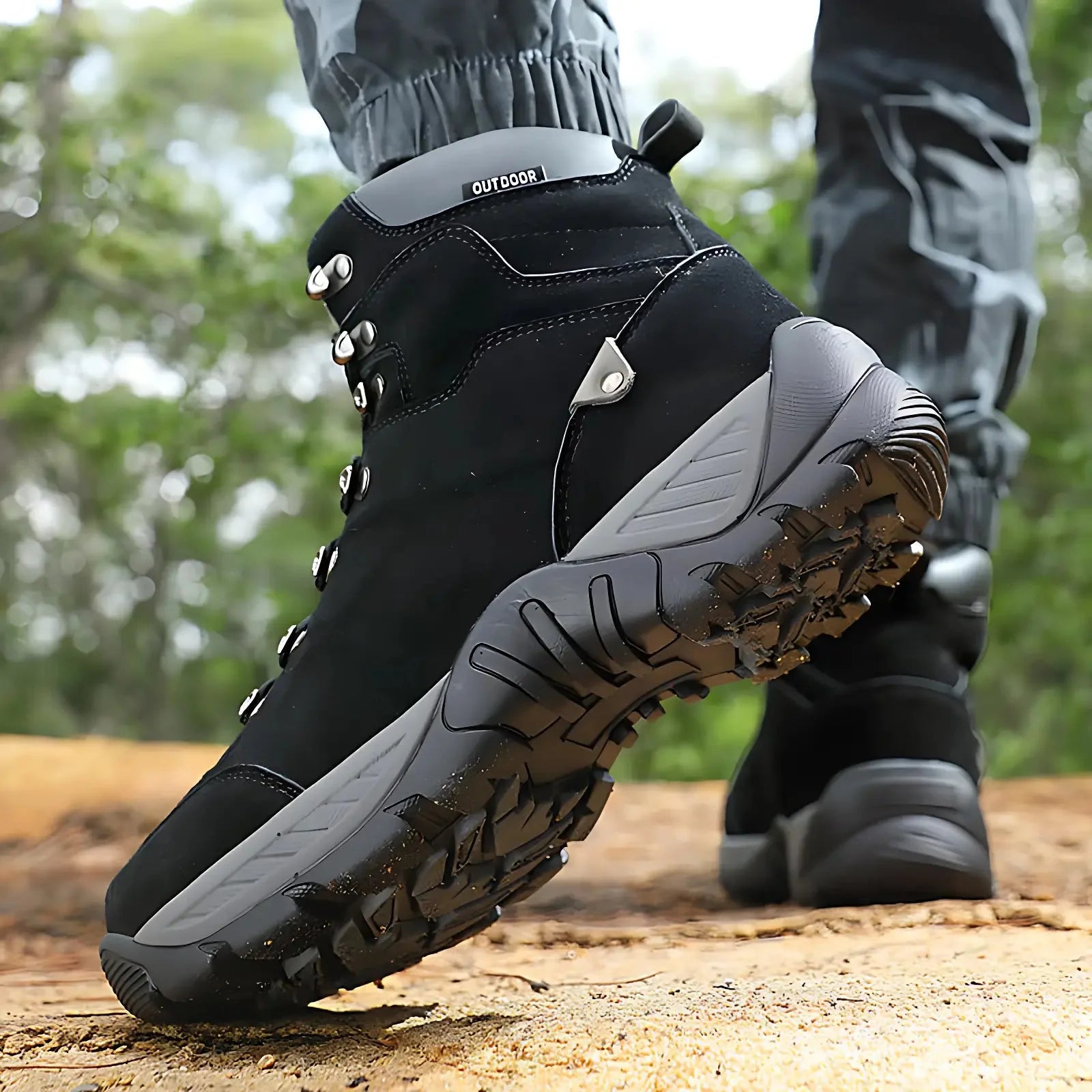 Buty trekkingowe męskie za kostkę z głębokim bieżnikiem