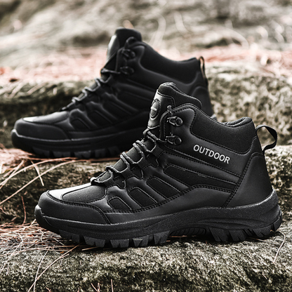 Czarne buty trekkingowe męskie za kostkę z chwytną podeszwą