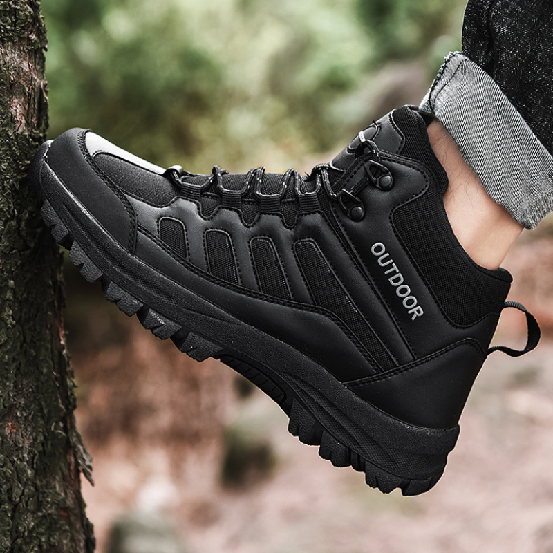 Czarne buty trekkingowe męskie za kostkę z chwytną podeszwą